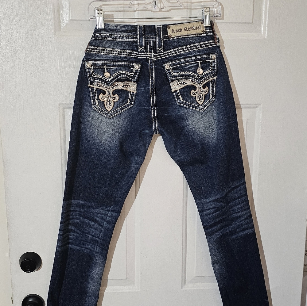 Rock Revival Avery straight leg jeans